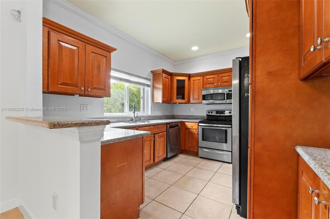 Recently Rented: $2,875 (3 beds, 2 baths, 1573 Square Feet)