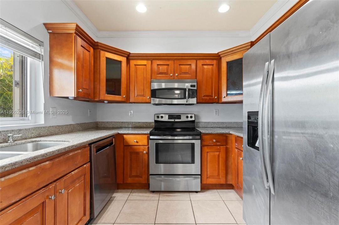 Recently Rented: $2,875 (3 beds, 2 baths, 1573 Square Feet)