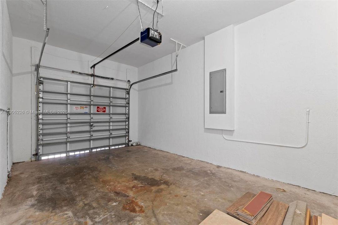 Recently Rented: $2,875 (3 beds, 2 baths, 1573 Square Feet)