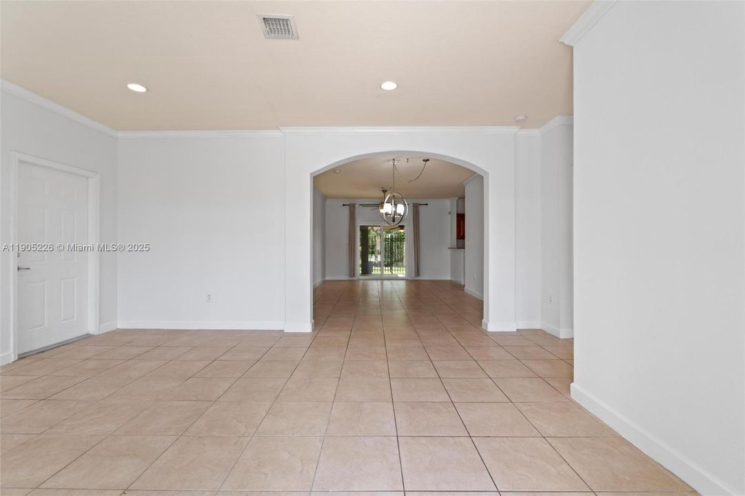 Recently Rented: $2,875 (3 beds, 2 baths, 1573 Square Feet)