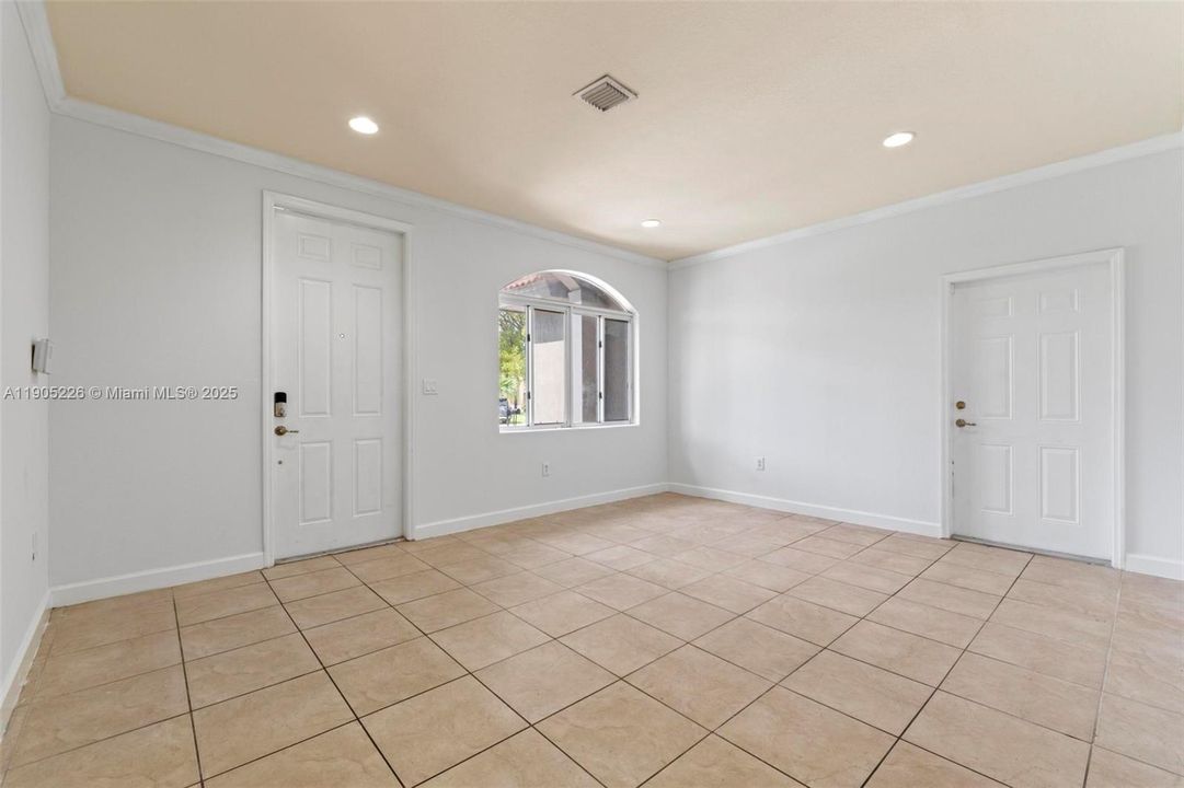 Recently Rented: $2,875 (3 beds, 2 baths, 1573 Square Feet)