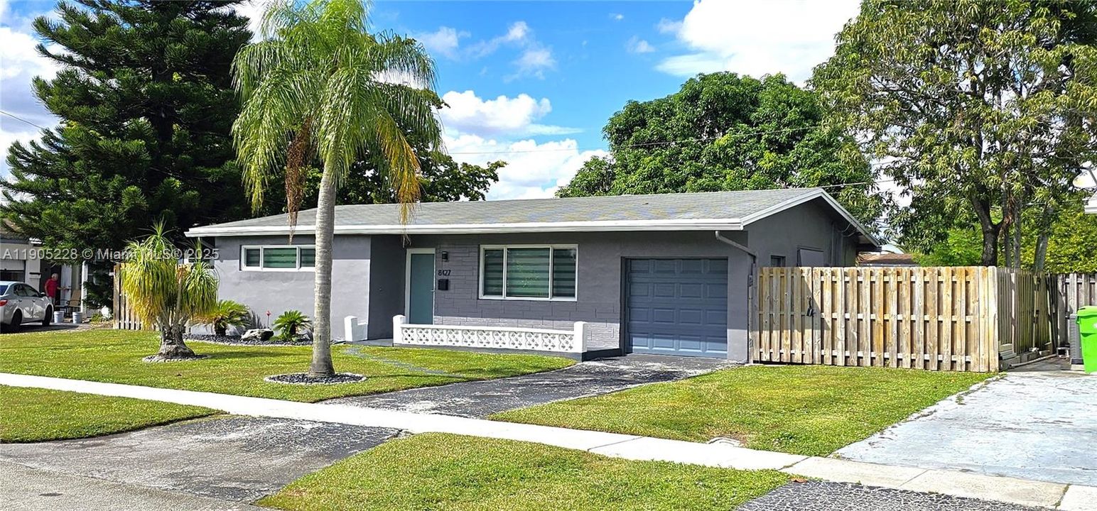 合同活跃: $407,000 (2 贝兹, 1 浴室, 1053 平方英尺)