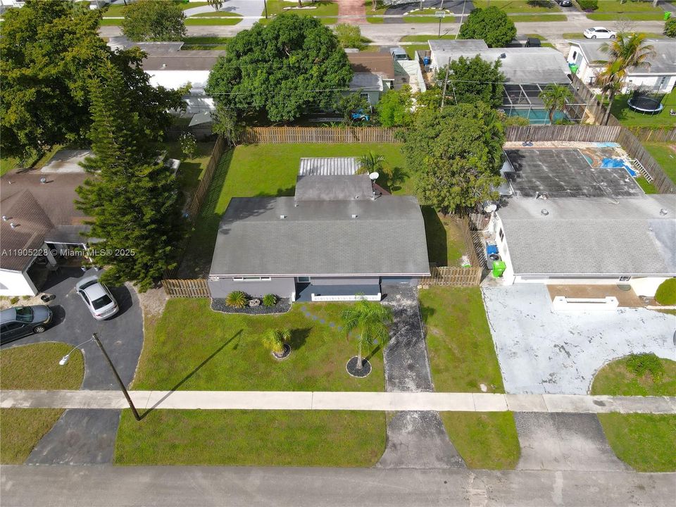 合同活跃: $407,000 (2 贝兹, 1 浴室, 1053 平方英尺)