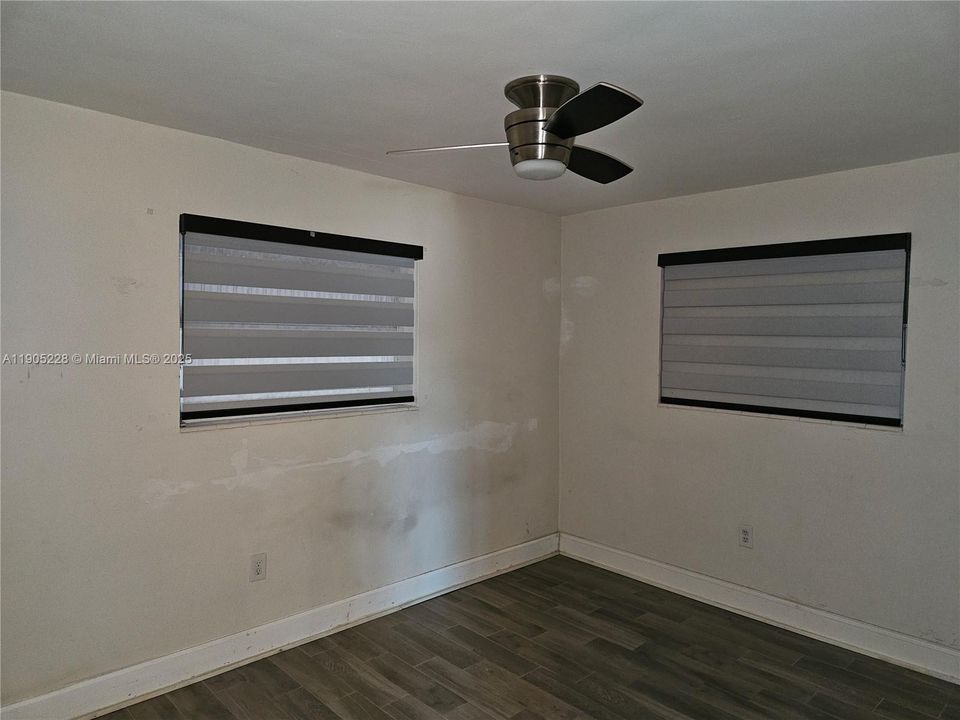 合同活跃: $407,000 (2 贝兹, 1 浴室, 1053 平方英尺)