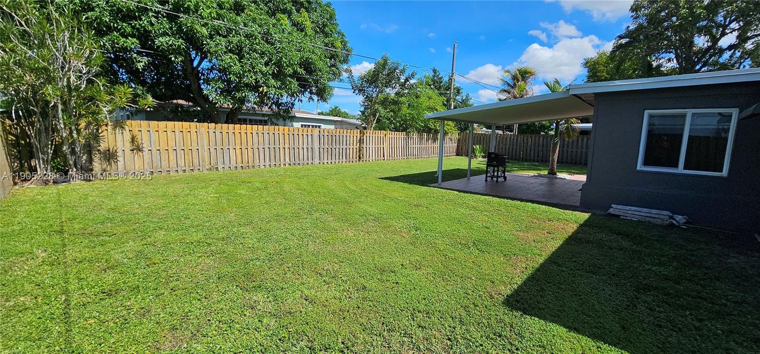 合同活跃: $407,000 (2 贝兹, 1 浴室, 1053 平方英尺)