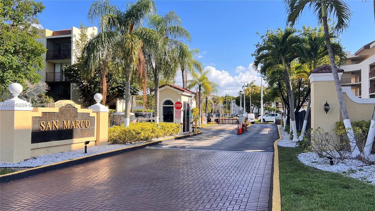 待售: $243,000 (2 贝兹, 1 浴室, 968 平方英尺)