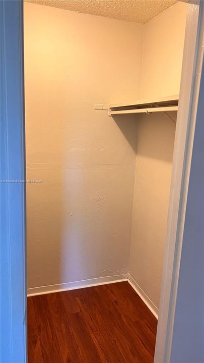 待售: $243,000 (2 贝兹, 1 浴室, 968 平方英尺)