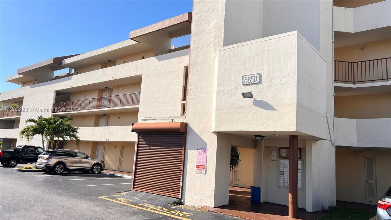 待售: $243,000 (2 贝兹, 1 浴室, 968 平方英尺)