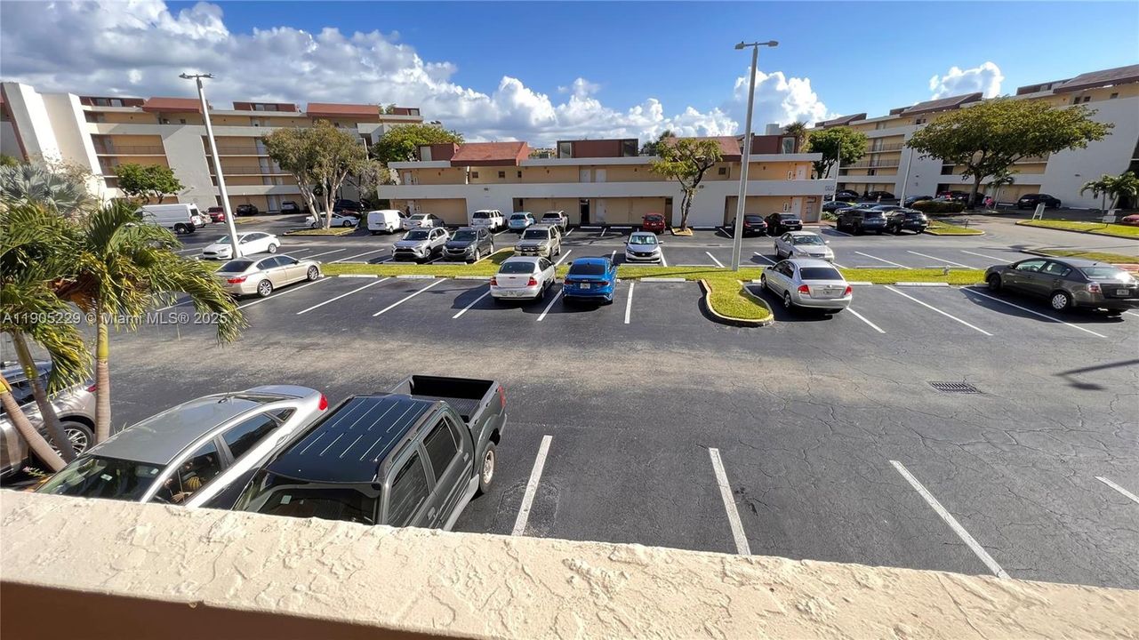 待售: $243,000 (2 贝兹, 1 浴室, 968 平方英尺)