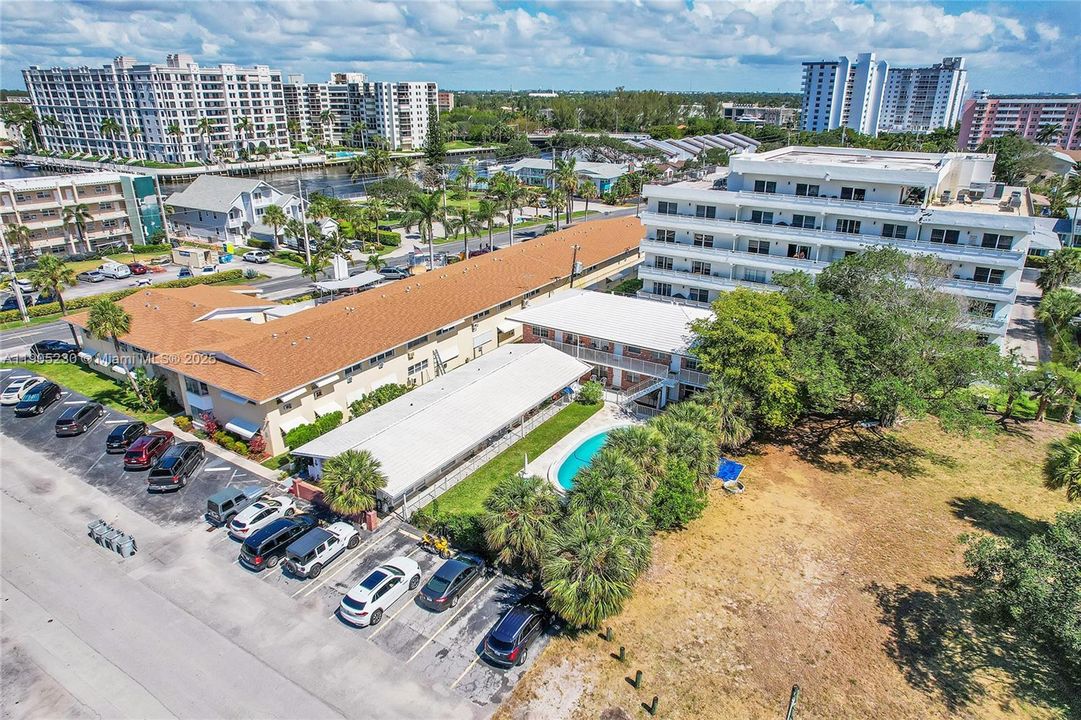 Под контрактом: $1,600 (1 спален, 1 ванн, 600 Квадратных фут)