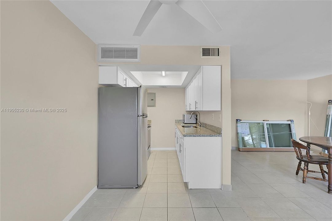 Под контрактом: $1,600 (1 спален, 1 ванн, 600 Квадратных фут)