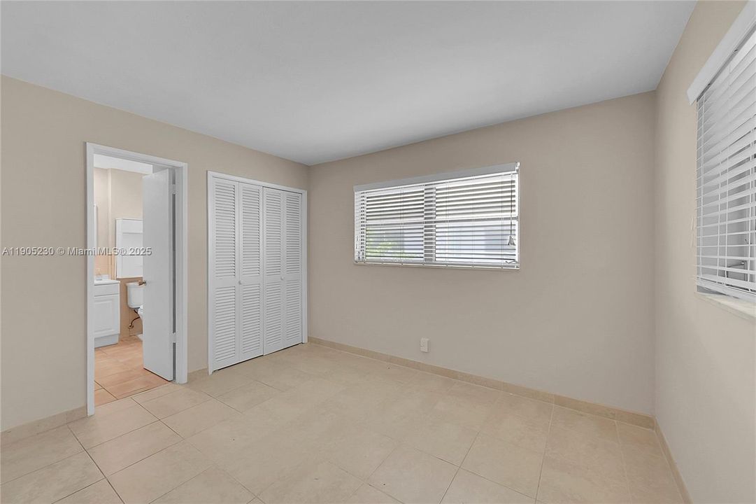 Под контрактом: $1,600 (1 спален, 1 ванн, 600 Квадратных фут)