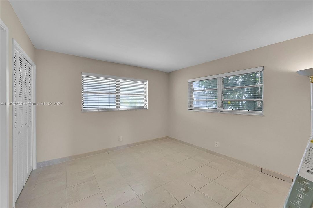 Под контрактом: $1,600 (1 спален, 1 ванн, 600 Квадратных фут)