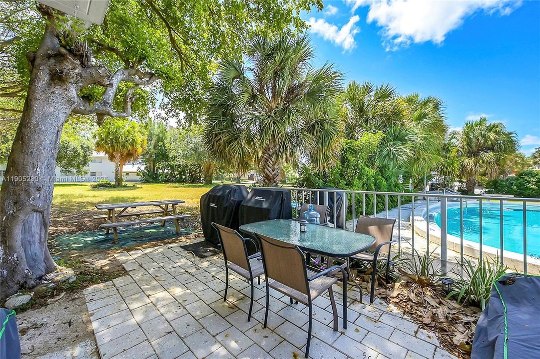 Под контрактом: $1,600 (1 спален, 1 ванн, 600 Квадратных фут)