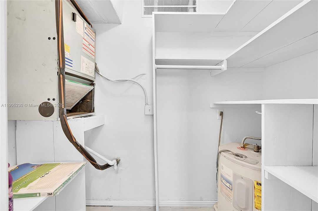 Под контрактом: $1,600 (1 спален, 1 ванн, 600 Квадратных фут)