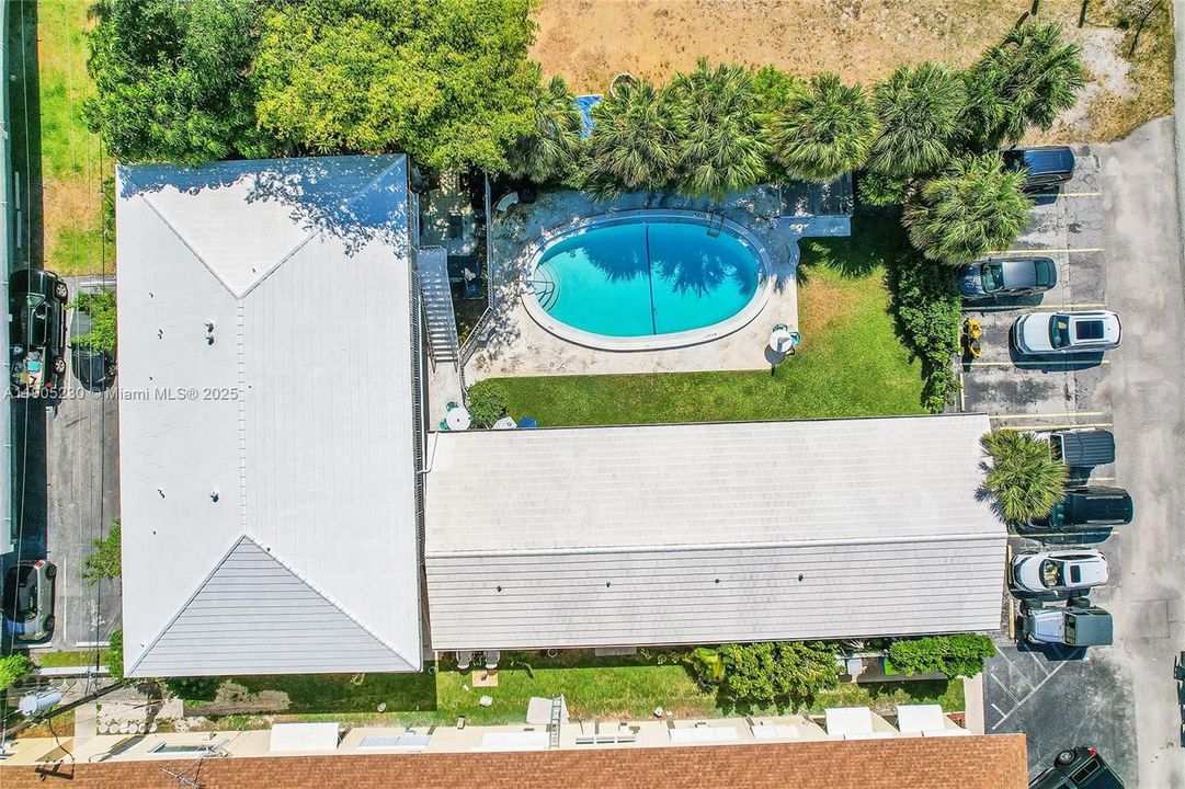 Под контрактом: $1,600 (1 спален, 1 ванн, 600 Квадратных фут)