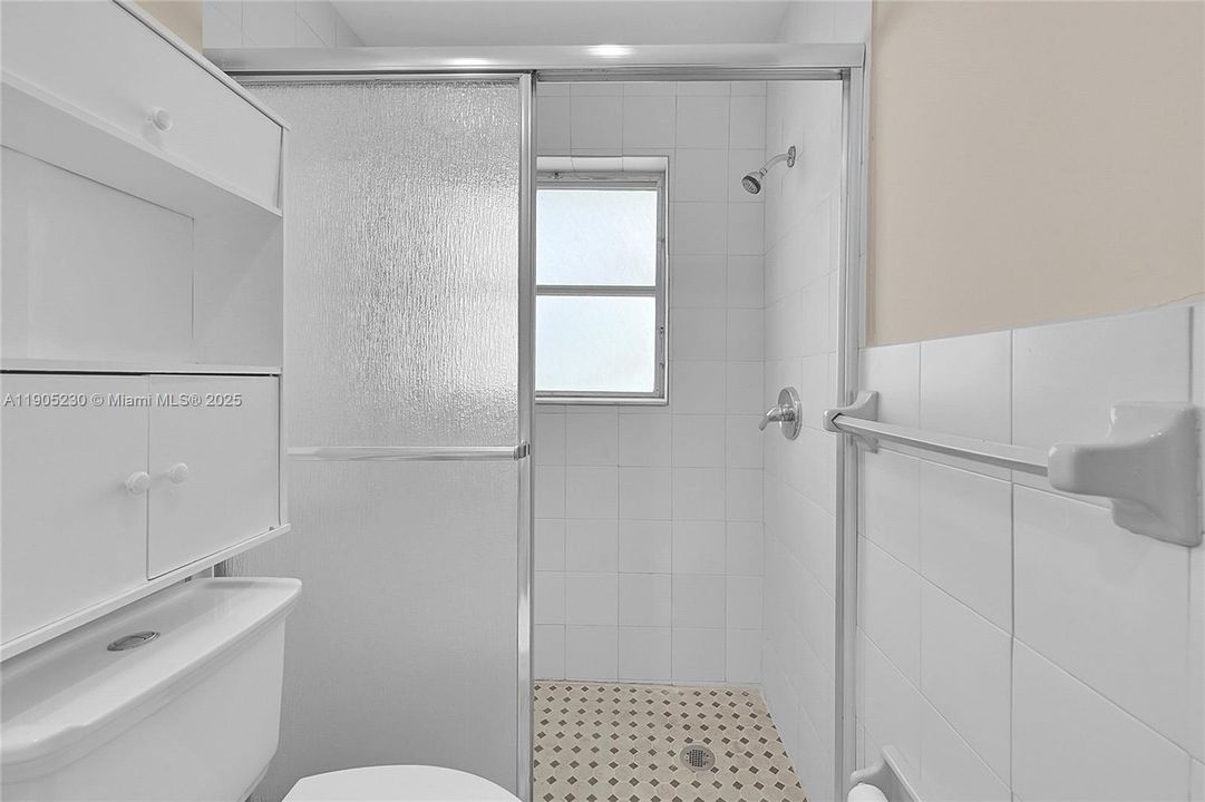 Под контрактом: $1,600 (1 спален, 1 ванн, 600 Квадратных фут)