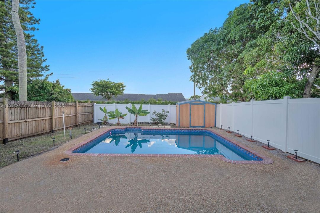 Active With Contract: $2,600 (3 beds, 2 baths, 1360 Square Feet)