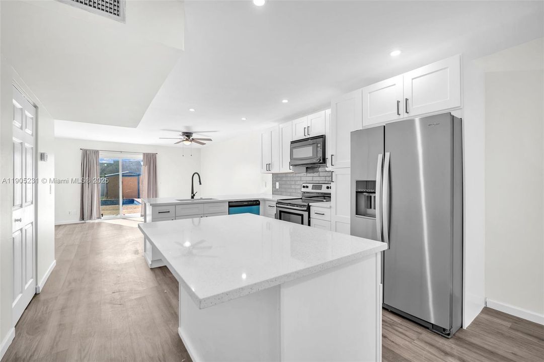 Active With Contract: $2,600 (3 beds, 2 baths, 1360 Square Feet)