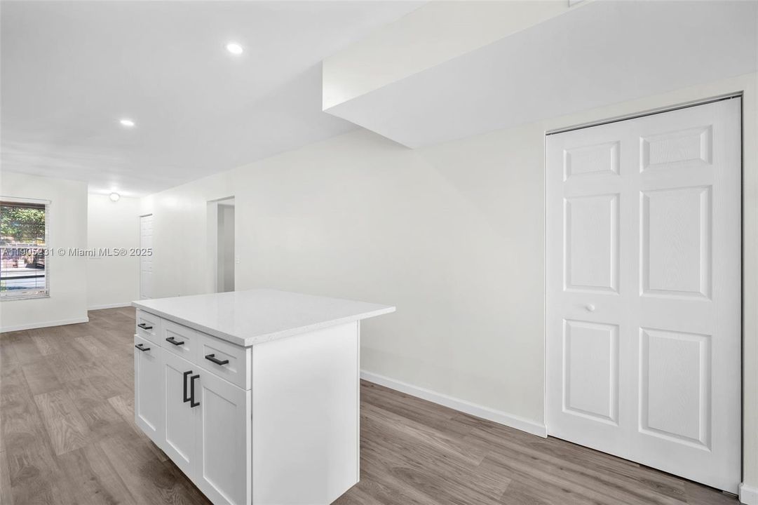 Active With Contract: $2,600 (3 beds, 2 baths, 1360 Square Feet)