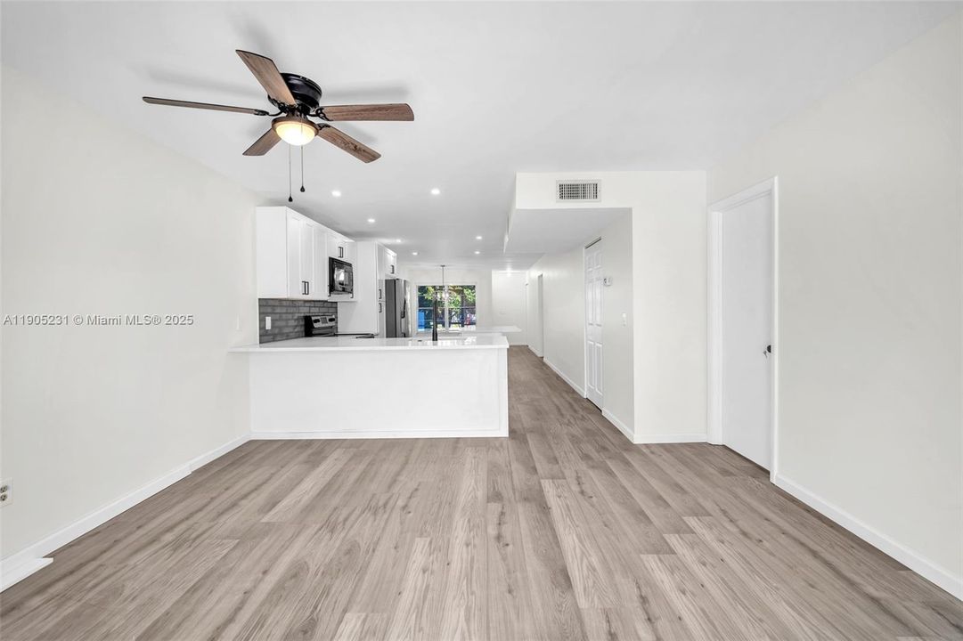 Active With Contract: $2,600 (3 beds, 2 baths, 1360 Square Feet)