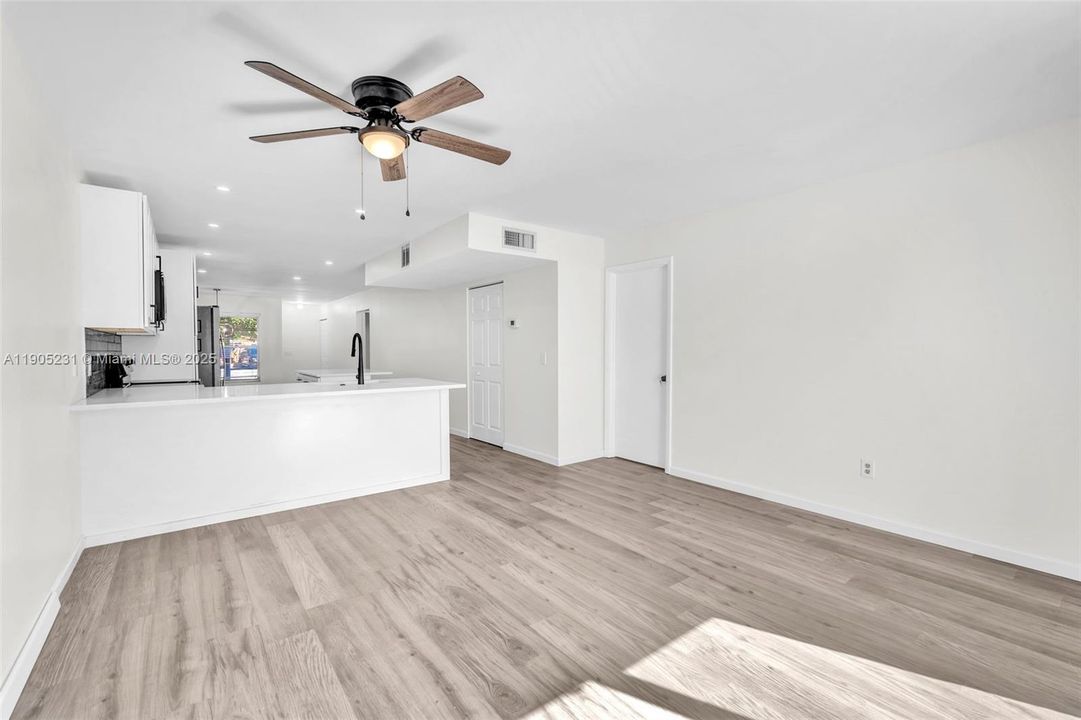 Active With Contract: $2,600 (3 beds, 2 baths, 1360 Square Feet)