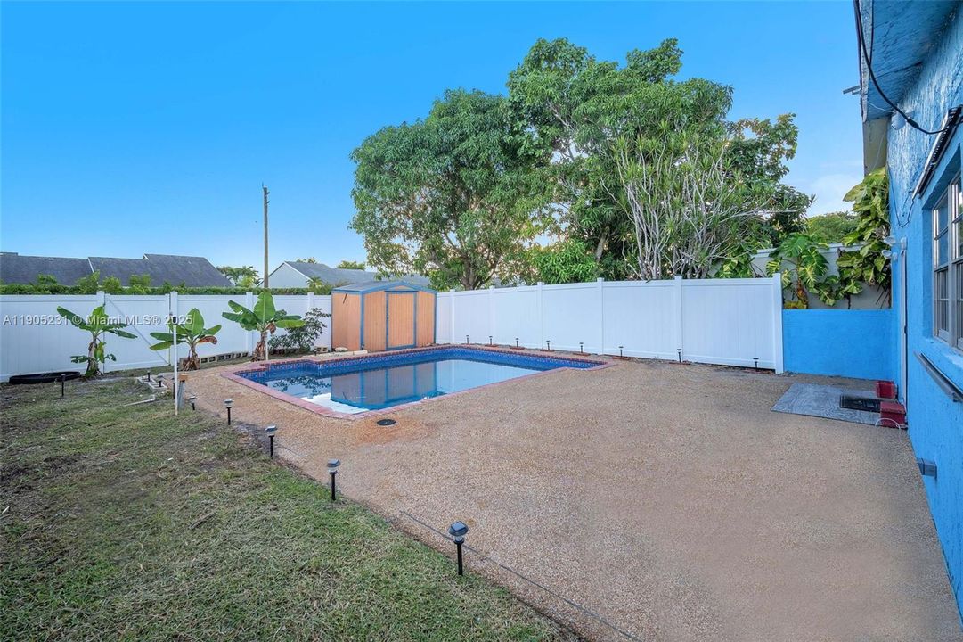 Active With Contract: $2,600 (3 beds, 2 baths, 1360 Square Feet)