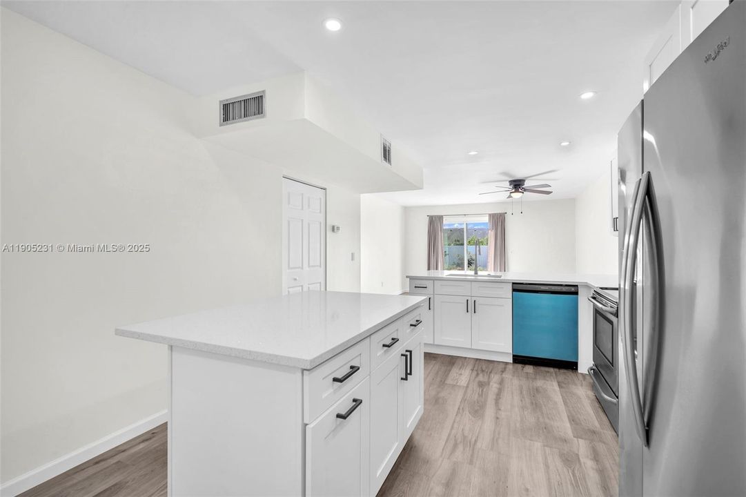 Active With Contract: $2,600 (3 beds, 2 baths, 1360 Square Feet)