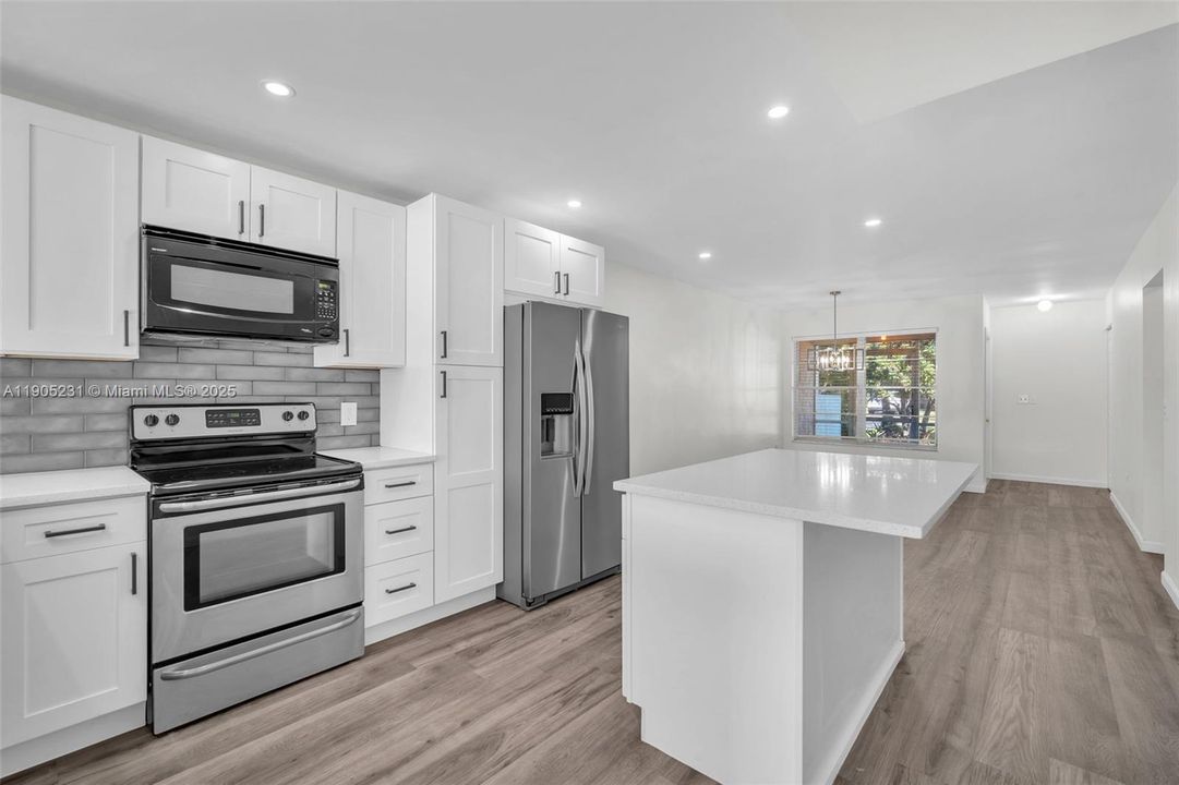 Active With Contract: $2,600 (3 beds, 2 baths, 1360 Square Feet)