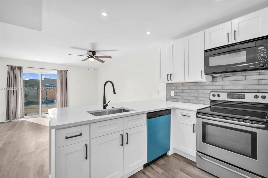 Active With Contract: $2,600 (3 beds, 2 baths, 1360 Square Feet)