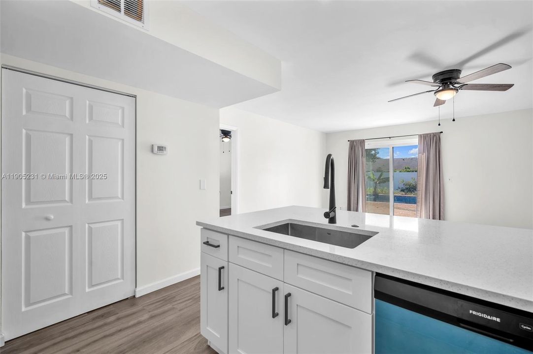 Active With Contract: $2,600 (3 beds, 2 baths, 1360 Square Feet)