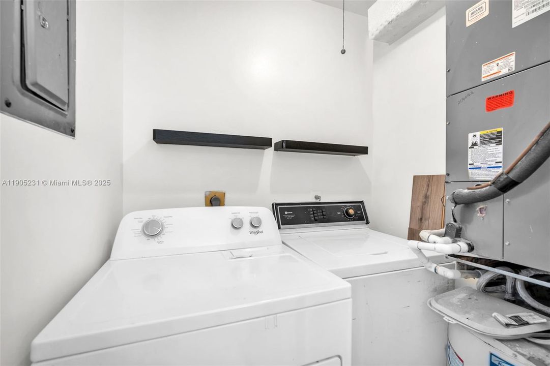 Active With Contract: $2,600 (3 beds, 2 baths, 1360 Square Feet)