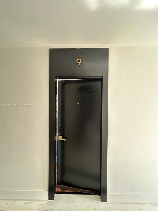 Active With Contract: $2,000 (1 beds, 1 baths, 716 Square Feet)