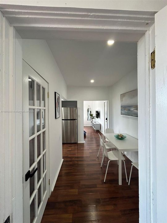 Active With Contract: $2,000 (1 beds, 1 baths, 716 Square Feet)