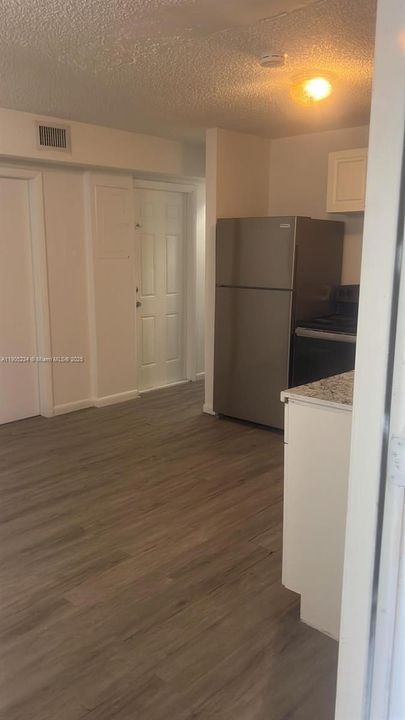 Recently Rented: $2,200 (2 beds, 1 baths, 710 Square Feet)