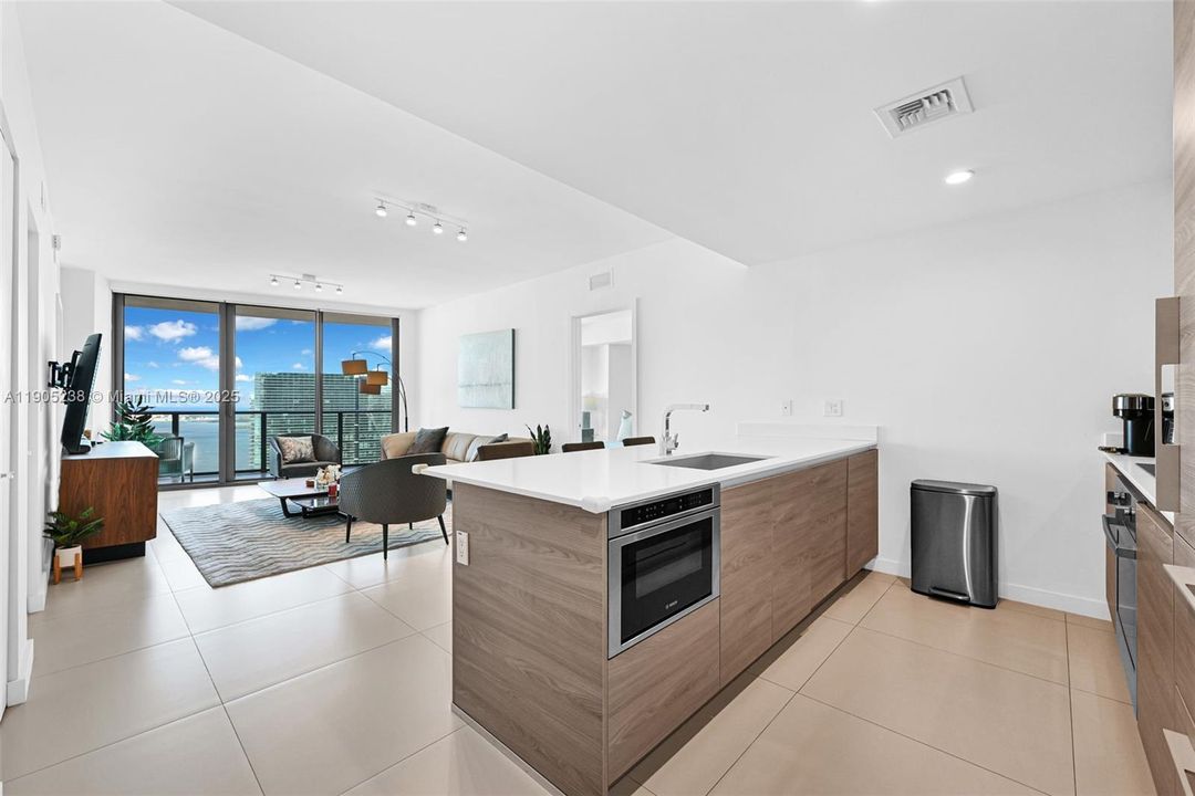 For Sale: $1,100,000 (2 beds, 2 baths, 1088 Square Feet)