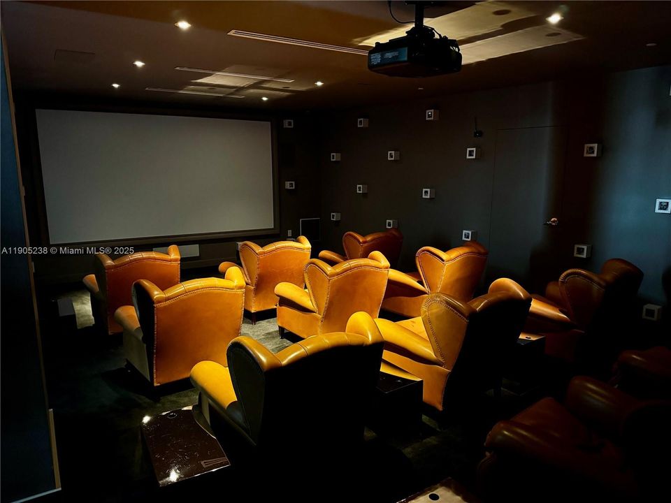 For Sale: $1,100,000 (2 beds, 2 baths, 1088 Square Feet)