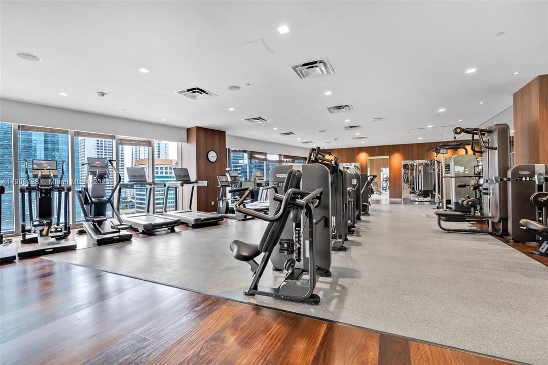 For Sale: $1,100,000 (2 beds, 2 baths, 1088 Square Feet)