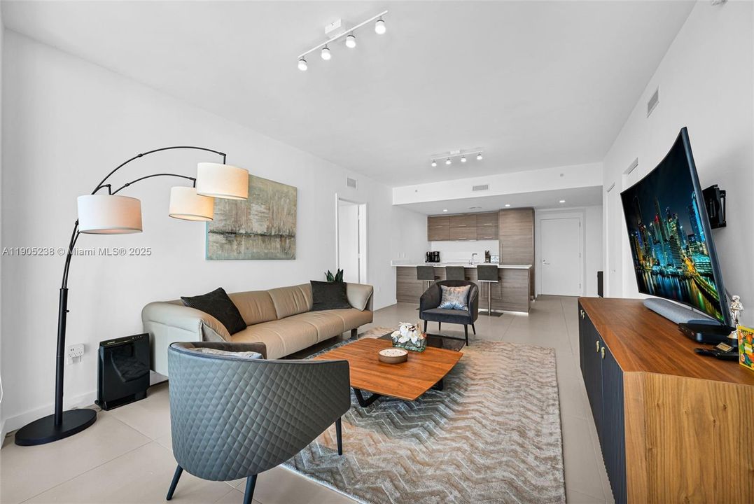 For Sale: $1,100,000 (2 beds, 2 baths, 1088 Square Feet)