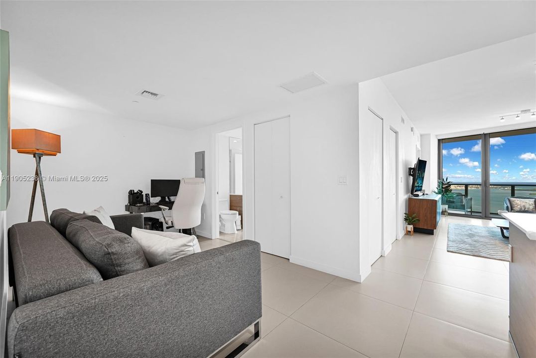 For Sale: $1,100,000 (2 beds, 2 baths, 1088 Square Feet)