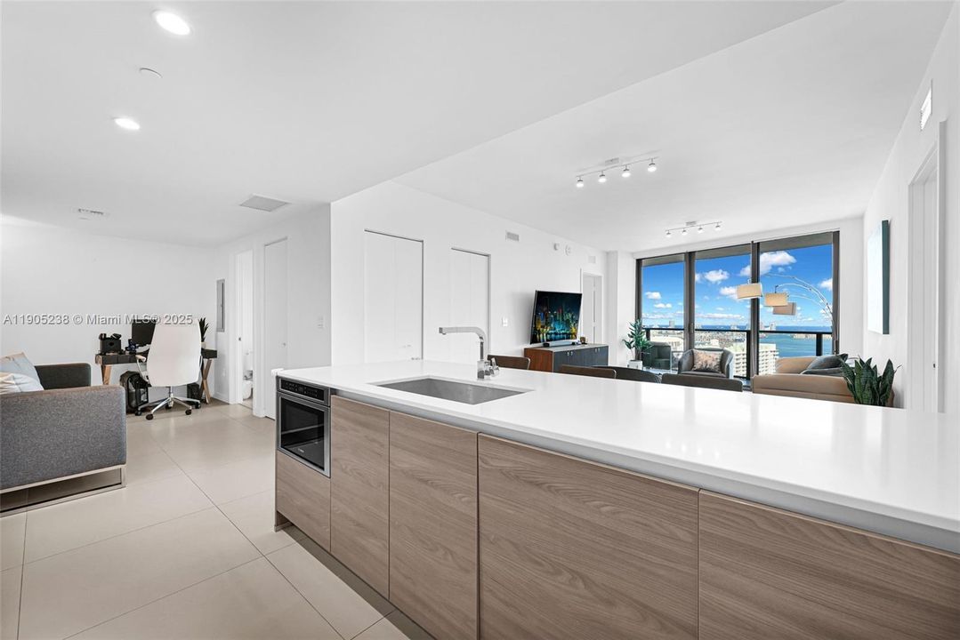 For Sale: $1,100,000 (2 beds, 2 baths, 1088 Square Feet)