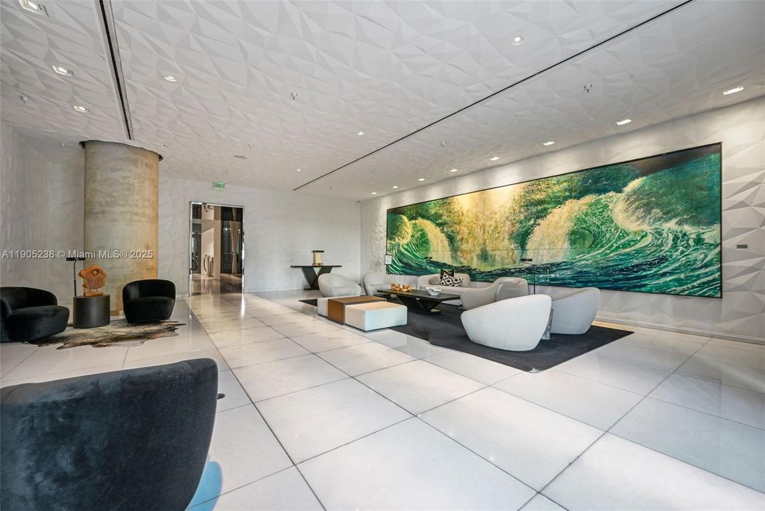 For Sale: $1,100,000 (2 beds, 2 baths, 1088 Square Feet)