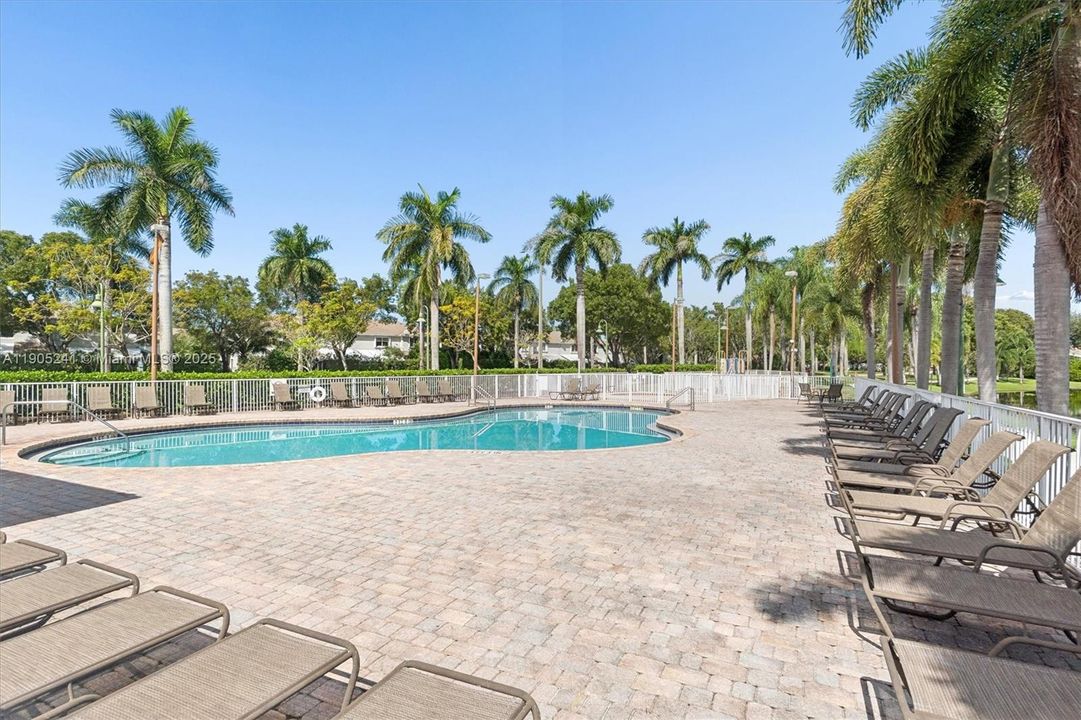 合同活跃: $465,000 (3 贝兹, 2 浴室, 1495 平方英尺)