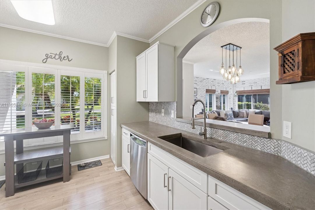 合同活跃: $465,000 (3 贝兹, 2 浴室, 1495 平方英尺)