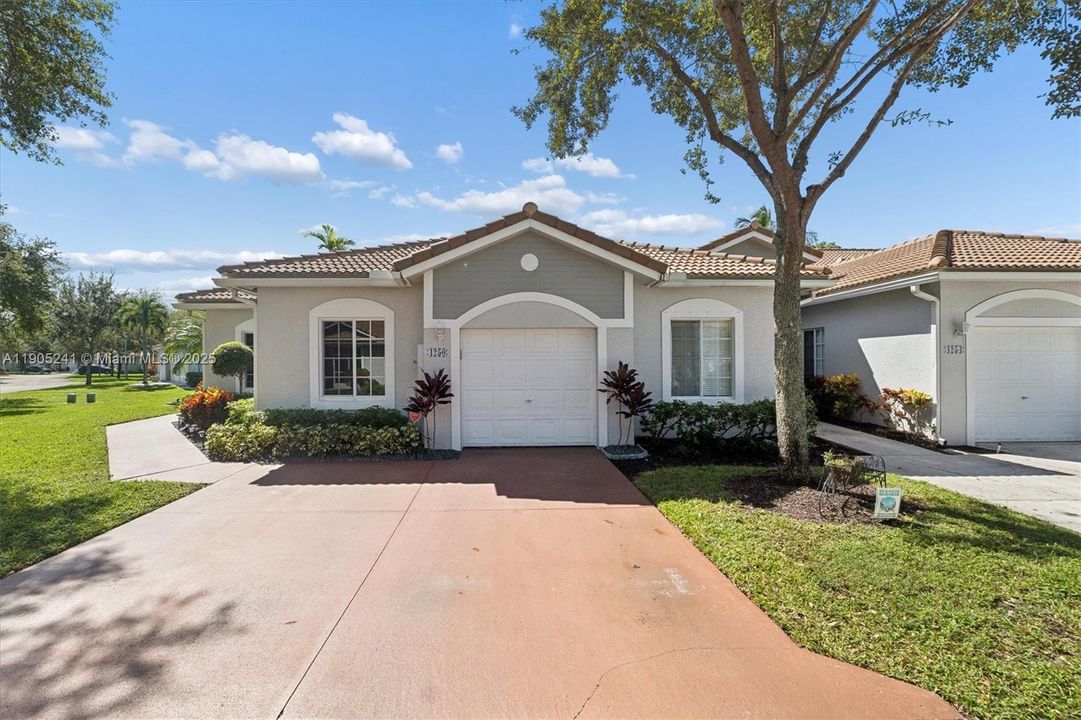 合同活跃: $465,000 (3 贝兹, 2 浴室, 1495 平方英尺)