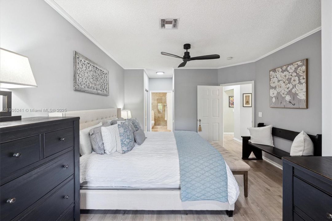 合同活跃: $465,000 (3 贝兹, 2 浴室, 1495 平方英尺)