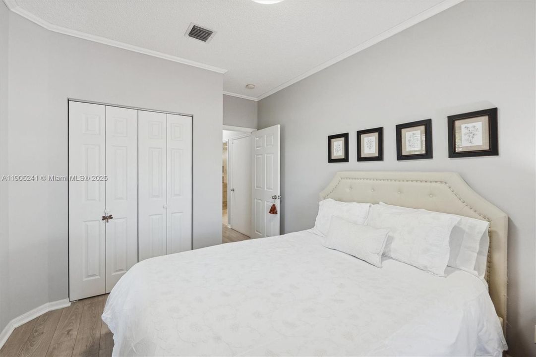 合同活跃: $465,000 (3 贝兹, 2 浴室, 1495 平方英尺)