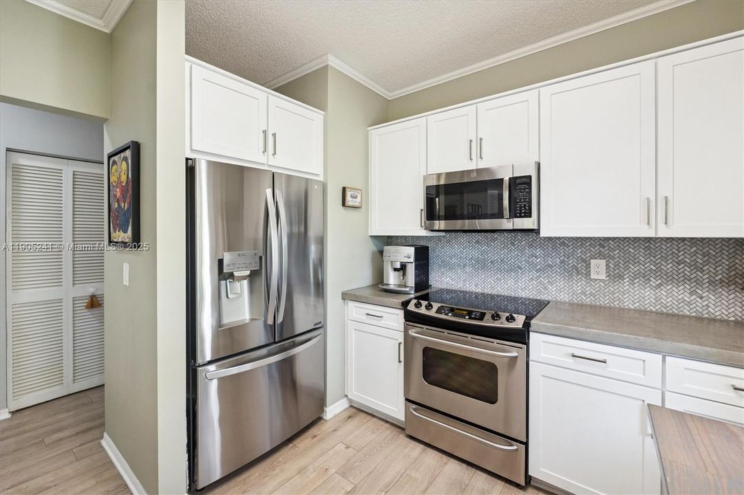 合同活跃: $465,000 (3 贝兹, 2 浴室, 1495 平方英尺)