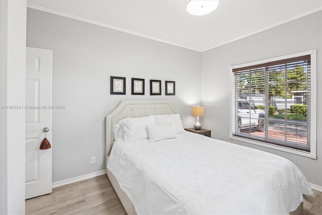 合同活跃: $465,000 (3 贝兹, 2 浴室, 1495 平方英尺)