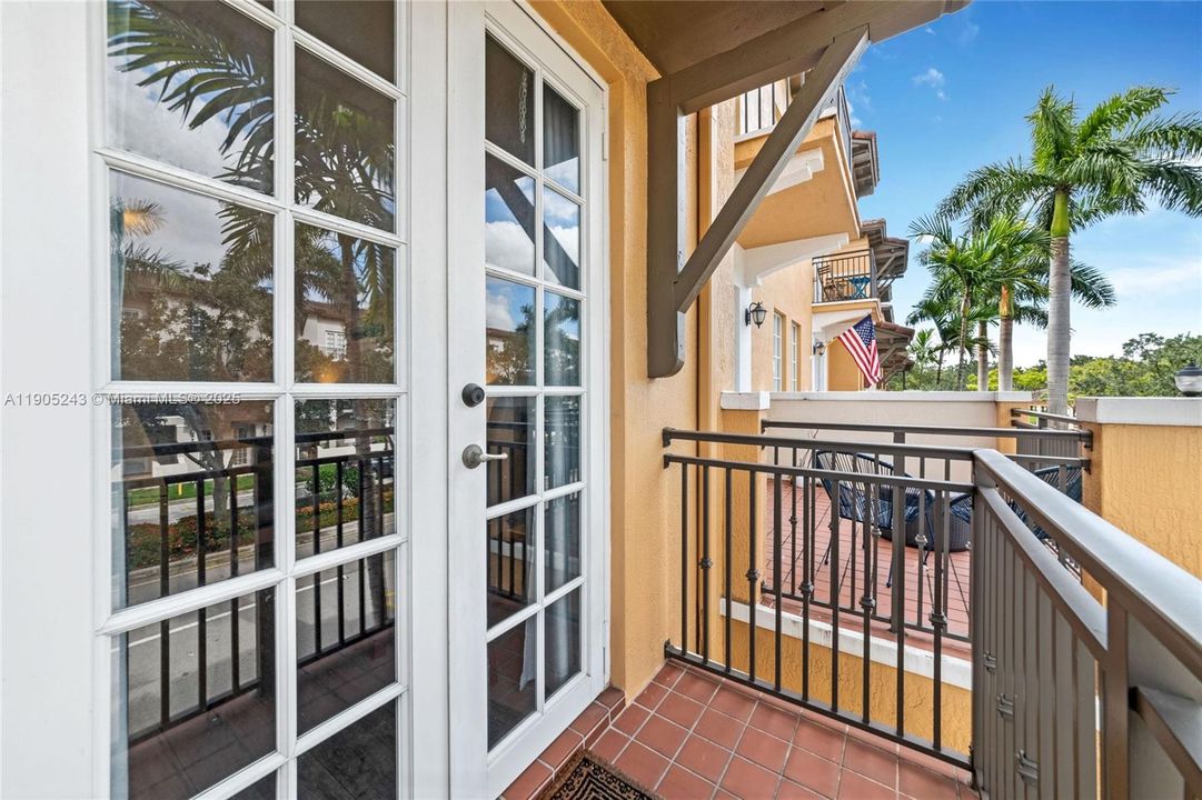 最近租的: $3,100 (3 贝兹, 3 浴室, 1670 平方英尺)